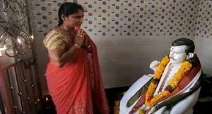 ಅಪಘಾತದಲ್ಲಿ ಮೃತಪಟ್ಟ ಗಂಡನ ನೆನಪಿಗಾಗಿ ದೇವಾಲಯ ಕಟ್ಟಿದ ಪತ್ನಿ