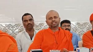  ಪೂರ್ಣಿಮಾ ಶ್ರೀನಿವಾಸ್ ಪರ ಯಾದವ ಶ್ರೀಗಳ ಬ್ಯಾಟಿಂಗ್; ಬಿಜೆಪಿಗೆ ಕೊಟ್ಟ ವಾರ್ನಿಂಗ್ ಏನು? 