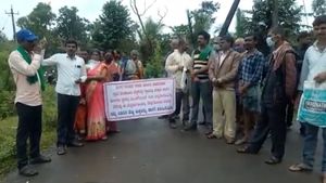  ಶಿವಮೊಗ್ಗ: ನಮ್ಮೂರ ಹೆಣ್ಮಕ್ಕಳನ್ನು ಶಾಲೆಗೆ ಕಳುಹಿಸುವುದಿಲ್ಲ ಎಂದು ಬ್ಯಾನರ್ ಕಟ್ಟಿದ ಗ್ರಾಮಸ್ಥರು; ಕಾರಣವೇನು?