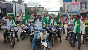 ಶಿವಮೊಗ್ಗದಲ್ಲಿ ಭಾರತ ಬಂದ್‌ಗೆ ನೀರಸ ಪ್ರತಿಕ್ರಿಯೆ; ಬೀದಿಗಿಳಿದ ರೈತರು, ಕನ್ನಡಪರ ಸಂಘಟನೆಗಳು