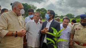 ರಾಮನಗರ; ಹಳ್ಳಿಗಳ ಅಭಿವೃದ್ಧಿ ವೀಕ್ಷಿಸಿದ ಸಚಿವ ಗಿರಿರಾಜ್ ಸಿಂಗ್ 