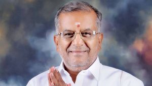 ಅಚ್ಚರಿ ಮೂಡಿಸಿದ ಜಿ. ಟಿ. ದೇವೇಗೌಡ ಸುಧಾಕರ್ ಭೇಟಿ! 