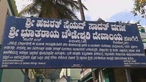 ಗ್ರಾಮಸ್ಥರಿಂದ ಹಣಗೆರೆ ದೇಗುಲಕ್ಕೆ ಬರುವ ಭಕ್ತರ ವಾಹನಗಳ ತಪಾಸಣೆ! 
