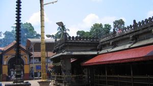 ಕೊಲ್ಲೂರು ದೇವಾಲಯಕ್ಕೆ ಭೇಟಿ ನೀಡುವ ಭಕ್ತರಿಗೆ ಹೊಸ ನಿಯಮ