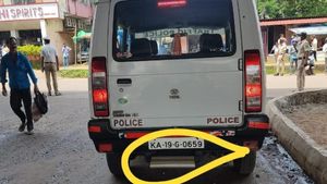 ಎಸಿಪಿ ವಾಹನದ ನಂಬರ್ ಪ್ಲೇಟ್ ನಿಯಮ ಬಾಹಿರ; ಪೇಚಿಗೆ ಸಿಲುಕಿದ ಮಂಗಳೂರು ಪೊಲೀಸರು!