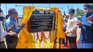  ನವ ಮಂಗಳೂರು ಬಂದರಿನಲ್ಲಿ 3 ಹೊಸ ಯೋಜನೆ ಉದ್ಘಾಟಿಸಿದ ಕೇಂದ್ರ ಸಚಿವ ಸರ್ಬಾನಂದ ಸೋನೋವಾಲ್