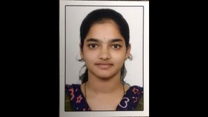  JEE-2021 ಮುಖ್ಯ ಪರೀಕ್ಷೆಯಲ್ಲಿ 249ನೇ ಶ್ರೇಯಾಂಕ ಪಡೆದ ದಾವಣಗೆರೆಯ ಅನುಷಾ ಮಾಗನೂರು