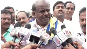 ವಿಶ್ವವಿದ್ಯಾಲಯಗಳ ಸಿಂಡಿಕೇಟ್‌ನಲ್ಲಿ ಆರ್‌ಎಸ್‌ಎಸ್ ಕಾರ್ಯಕರ್ತರಿದ್ದಾರೆ; ಎಚ್‌ಡಿಕೆ ಆರೋಪ