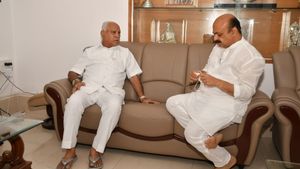  ಮುರುಘಾ ಮಠದಿಂದ ಸಿಎಂ ಬೊಮ್ಮಾಯಿಗೆ ಬಸವ ಭೂಷಣ, ಯಡಿಯೂರಪ್ಪಗೆ ಶರಣಶ್ರೀ ಪ್ರಶಸ್ತಿ 