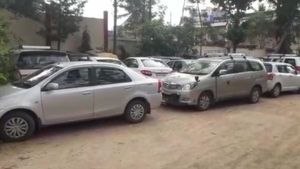 ಕಾರು ಚಾಲಕನ ಚಾಲಾಕಿತನ ನೋಡಿ ಬೆಚ್ಚಿಬಿದ್ದ ಪೊಲೀಸರು! 