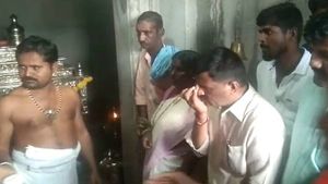 ಶಾಸಕ ಗೂಳಿಹಟ್ಟಿ ಶೇಖರ್ ತಾಯಿ ಸೇರಿದಂತೆ ನಾಲ್ಕು ಕುಟುಂಬಗಳು ಹಿಂದೂ ಧರ್ಮಕ್ಕೆ ವಾಪಸ್
