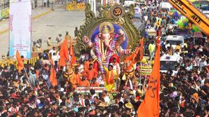 ಚಿತ್ರದುರ್ಗ; ಹಿಂದೂ ಮಹಾಗಣಪತಿ ಶೋಭಾಯಾತ್ರೆಗೆ ಜನಸಾಗರ