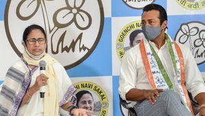 ಪ್ರಧಾನಿ ಮೋದಿ ಶಕ್ತಿಶಾಲಿಯಾಗಲು ಕಾಂಗ್ರೆಸ್ ಕಾರಣ: ಮಮತಾ ಬ್ಯಾನರ್ಜಿ