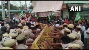 ಹರಿಯಾಣದಲ್ಲಿ ಕೃಷಿ ಕಾಯ್ದೆ ವಿರುದ್ಧ ಪ್ರತಿಭಟಿಸುತ್ತಿರುವ ರೈತರ ಮೇಲೆ ಜಲಫಿರಂಗಿ