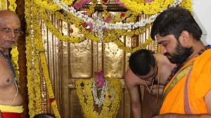ಬಾಗಿಲು ತೆರೆದ ಹಾಸನಾಂಬೆ ದೇವಾಲಯ; ದರ್ಶನಕ್ಕೆ ನಿಯಮಗಳು 