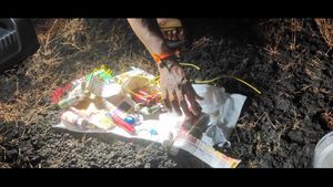 ಕುಮಟಾದಲ್ಲಿ ಸಿಕ್ಕಿದ್ದು ಡಮ್ಮಿ ಬಾಂಬ್; ಕಡಿಮೆಯಾಗದ ಆತಂಕ, ಪೊಲೀಸರ ತನಿಖೆ ಚುರುಕು