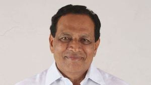 ಕೆಜೆಪಿ-ಜೆಡಿಎಸ್ ಸರ್ಕಾರ; ಹೊಸ ಬಾಂಬ್ ಸಿಡಿಸಿದ ಕಾಂಗ್ರೆಸ್ ನಾಯಕ! 