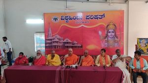  ಮತಾಂತರ ನಿಷೇಧವಾಗದಿದ್ದರೆ ಉಪವಾಸ ಸತ್ಯಾಗ್ರಹ; ಮಂಗಳೂರಿನಲ್ಲಿ ಸ್ವಾಮೀಜಿಗಳ ಎಚ್ಚರಿಕೆ