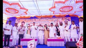  ಸಿದ್ದರಾಮಯ್ಯ- ಡಿಕೆಶಿ ಗದ್ದಲದಿಂದ ರಾಜ್ಯದಲ್ಲಿ ಕಾಂಗ್ರೆಸ್ ಫಿನಿಷ್