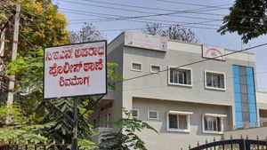 ಸಚಿವ ಈಶ್ವರಪ್ಪ ಹೆಸರಿನಲ್ಲಿ ಲಕ್ಷ-ಲಕ್ಷ ಹಣ ಪಡೆದು ವಂಚನೆ 