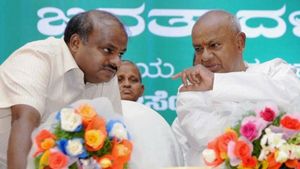  ಸಿಂಧಗಿಯಲ್ಲಿ ಗೌಡ್ರು -ಎಚ್‌ಡಿಕೆ ಠಿಕಾಣಿ: ಸ್ಪೋಟಕ ಕಾರಣ ಬಿಚ್ಚಿಟ್ಟ ಜಮೀರ್ ಅಹ್ಮದ್ 