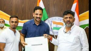 ಪರಿಷತ್ ಫೈಟ್; ಸರ್ಕಾರಿ ಅಧಿಕಾರಿ ಕೈಯಲ್ಲಿ ಕಾಂಗ್ರೆಸ್ ಬಿ-ಫಾರಂ! 