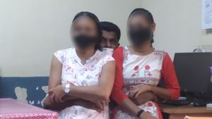ಮಂಗಳೂರು: ಆಸ್ಪತ್ರೆ ಕಚೇರಿಯಲ್ಲೇ ಮಹಿಳೆಯರೊಂದಿಗೆ ಡಾ. ರತ್ನಾಕರ್‌ ರಂಗಿನಾಟ; ಅಮಾನತು