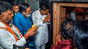 ಡಿ.ಕೆ.ಶಿವಕುಮಾರ್ ಪ್ರಾರ್ಥನೆಗೆ ಕಣ್ಬಿಟ್ಟ ಗ್ರಾಮ ದೇವತೆ, ಹರಕೆ ಸಲ್ಲಿಕೆ