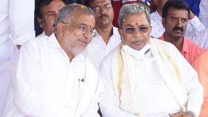 ರಾಜಕೀಯ ವೈಷಮ್ಯ ಮರೆತು ಒಂದೇ ವೇದಿಕೆಯಲ್ಲಿ ಸಿದ್ದು, ಜಿಟಿಡಿ! 