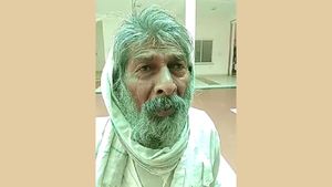 ದೇಗುಲಕ್ಕೆ ಭೂಮಿ ನೀಡದ ವ್ಯಕ್ತಿಗೆ ಬಹಿಷ್ಕಾರ: ಮೂತ್ರ ಕುಡಿಯಲು ಒತ್ತಾಯ