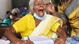  'ವಯಸ್ಸಿಗಿಲ್ಲ ತಡೆಗೋಡೆ': 100 ರಲ್ಲಿ 84 ಅಂಕ ಪಡೆದ 104 ವರ್ಷದ ಕುಟ್ಟಿಯಮ್ಮ