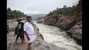 ಪಾದಯಾತ್ರೆಗಾಗಿ ಮೇಕೆದಾಟು ಪ್ರದೇಶ ಪರಿಶೀಲನೆ ಮಾಡಿದ ಡಿ.ಕೆ. ಶಿವಕುಮಾರ್ 
