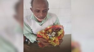 ಶ್ರೀಕೃಷ್ಣನ ಮೂರ್ತಿಯೊಂದಿಗೆ ಅಳುತ್ತಾ ಆಸ್ಪತ್ರೆಗೆ ಓಡಿ ಬಂದ ಪೂಜಾರಿ: ವೈದ್ಯರಿಂದ ಚಿಕಿತ್ಸೆ