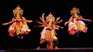ಕರಾವಳಿಯಲ್ಲಿ ಗೆಜ್ಜೆ ಕಟ್ಟಿ ಯಕ್ಷ ಸೇವೆಗೆ ಸಜ್ಜಾದ ಕಲಾವಿದರು 