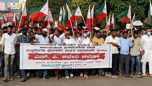 ಮಂಗಳೂರಿನಲ್ಲಿ ಪಿಎಫ್ಐ ಶಕ್ತಿಪ್ರದರ್ಶನ; ಪೊಲೀಸರ ಮೇಲೆ ಆಕ್ರೋಶ 