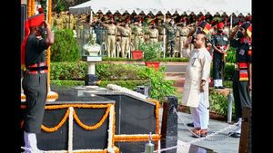 ಬೆಳಗಾವಿಯ ಮರಾಠಿ ಲಘು ಪದಾತಿದಳ ಕೇಂದ್ರದಲ್ಲಿ ವಿಜಯ ದಿವಸ: ಸಿಎಂ ಗೌರವ ಸಮರ್ಪಣೆ
