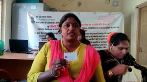 ದೇಶದಲ್ಲೇ ಮೊದಲ ಬಾರಿಗೆ ಮೈಸೂರಿನಲ್ಲಿ ತೃತೀಯ ಲಿಂಗಿಗಳಿಗೆ ಇ-ಶ್ರಮ್ ಕಾರ್ಡ್ ವಿತರಣೆ