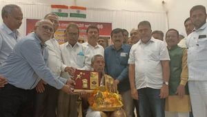 ಕಾಫಿನಾಡಿನಲ್ಲಿ ಅಕ್ಷರ ಸಂತ ಹರೇಕಳ ಹಾಜಬ್ಬಗೆ ಸನ್ಮಾನ