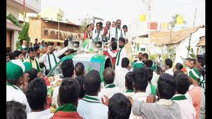 ರಾಜಕೀಯ ವಿಶೇಷ: ರಾಮನಗರದಲ್ಲಿ ಅಸ್ತಿತ್ವಕ್ಕಾಗಿ ಎಚ್‌ಡಿಕೆ ಹೋರಾಟ!