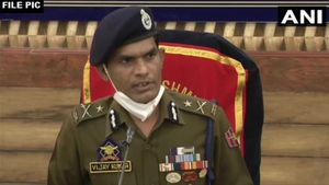 ಜಮ್ಮು ಕಾಶ್ಮೀರದ 2 ಪ್ರತ್ಯೇಕ ಎನ್‌ಕೌಂಟರ್‌ನಲ್ಲಿ ಆರು ಉಗ್ರರ ಹತ್ಯೆ 