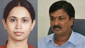 ಬೆಳಗಾವಿಯಲ್ಲಿ ಕಾಂಗ್ರೆಸ್‌ಗೆ ಜಯ: ಸತೀಶ್ ಜಾರಕಿಹೊಳಿ ಕಾಲಿಗೆ ನಮಸ್ಕರಿಸಿದ ಲಕ್ಷ್ಮೀ ಹೆಬ್ಬಾಳ್ಕರ್