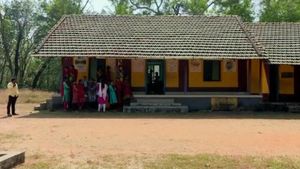 ಉಡುಪಿ; ಕನ್ನಡ ಶಾಲೆಯಲ್ಲಿ ಮಕ್ಕಳಿದ್ದರೂ ಶಿಕ್ಷಕರಿಲ್ಲ!
