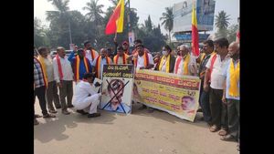 ರಾಮನಗರ: ಸಂಗೊಳ್ಳಿ ರಾಯಣ್ಣ ಪ್ರತಿಮೆ ವಿರೂಪಗೊಳಿಸಿದ ಎಂಇಎಸ್ ನಿಷೇಧಿಸುವಂತೆ ಕಸಾಪ ಆಗ್ರಹ