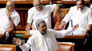 ನಾನು ಲವ್ ಮಾಡಿದೆ ಅಂತ ಇಟ್ಕೊಳ್ಳಿ: ಸದನದಲ್ಲಿ ಸಿದ್ದರಾಮಯ್ಯ ವೀರಾವೇಶ