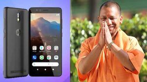 ಯುಪಿ ವಿಧಾನಸಭೆ ಚುನಾವಣೆ: ಡಿ.25ರಂದು ಉಚಿತ ಲ್ಯಾಪ್‌ಟ್ಯಾಪ್-ಸ್ಮಾರ್ಟ್‌ಫೋನ್ ವಿತರಣೆ