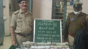 ಮಂಗಳೂರು ರೈಲಿನಲ್ಲಿ ಅನುಮಾನಸ್ಪದ ವ್ಯಕ್ತಿ ಬ್ಯಾಗ್‌ನಲ್ಲಿ 1.88 ಕೋಟಿ ಹಣ ಪತ್ತೆ 