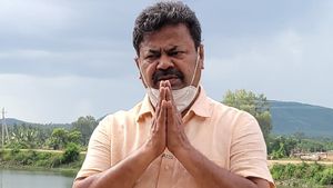 10 ಸಾವಿರ ಕೊಟ್ಟು ಮತ ಹಾಕುವಂತೆ ತಾಕೀತು ಮಾಡಿದ್ರಾ ರೇಣುಕಾಚಾರ್ಯ? 