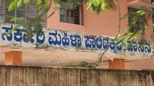  Breaking: ಹಾಸನದಲ್ಲಿ 23 ಪೊಲೀಸರಿಗೆ, 21 ವಿದ್ಯಾರ್ಥಿನಿಯರಿಗೆ ಕೋವಿಡ್ ಪಾಸಿಟಿವ್