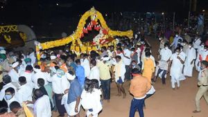 ಸರಳವಾಗಿ ನಡೆದು ಮಾದರಿಯಾದ ಕೊಪ್ಪಳದ ಗವಿಸಿದ್ದೇಶ್ವರ ರಥೋತ್ಸವ