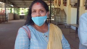ದೇಶಕ್ಕಾಗಿ ಗಂಡನನ್ನೇ ಅರ್ಪಿಸಿದರೂ ಉದ್ಯೋಗಕ್ಕಾಗಿ ಅಂಗಲಾಚಿದ ಪತ್ನಿ!